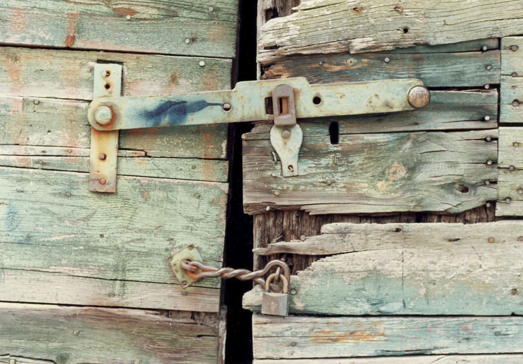 Vecchio portone, Castel Gandolfo, luglio 1992.