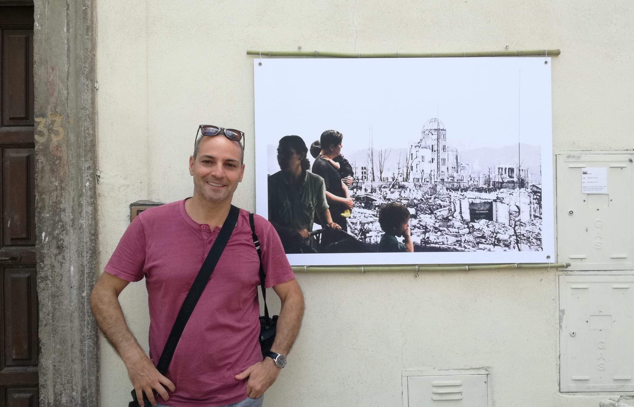 Io davanti alla mia fotografia “Hiroshima 1945”