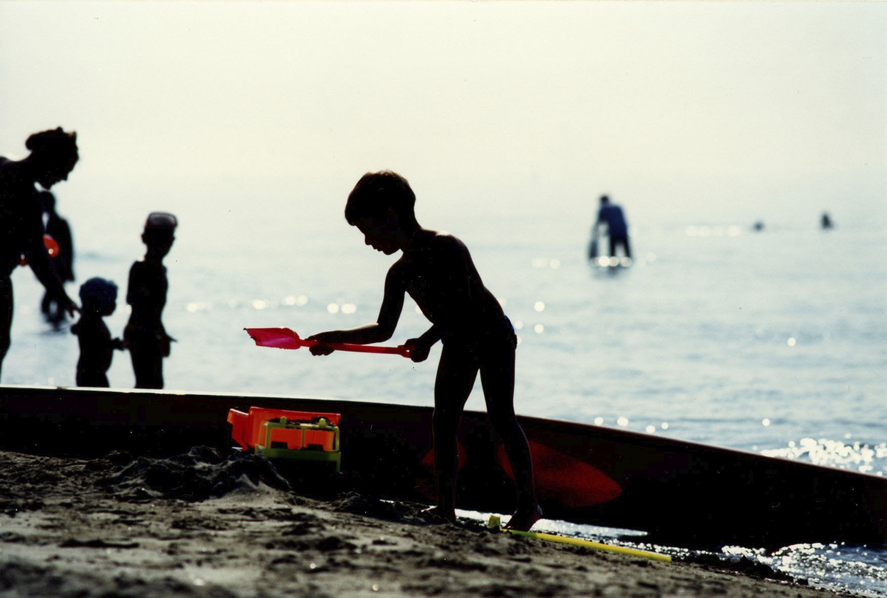 Bambino che gioca, Terracina, agosto 1991.