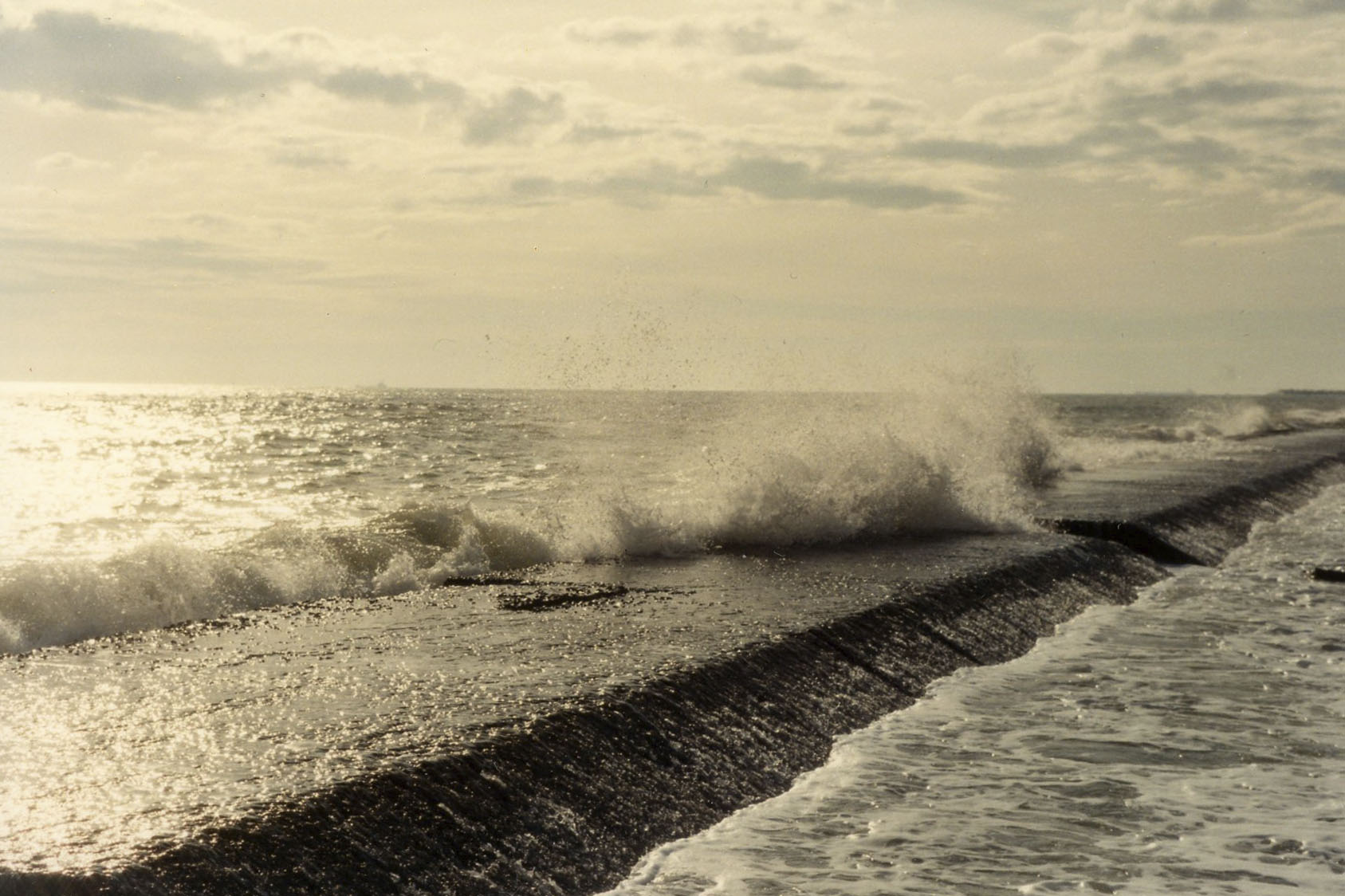 Onde, Ostia, aprile 1991.