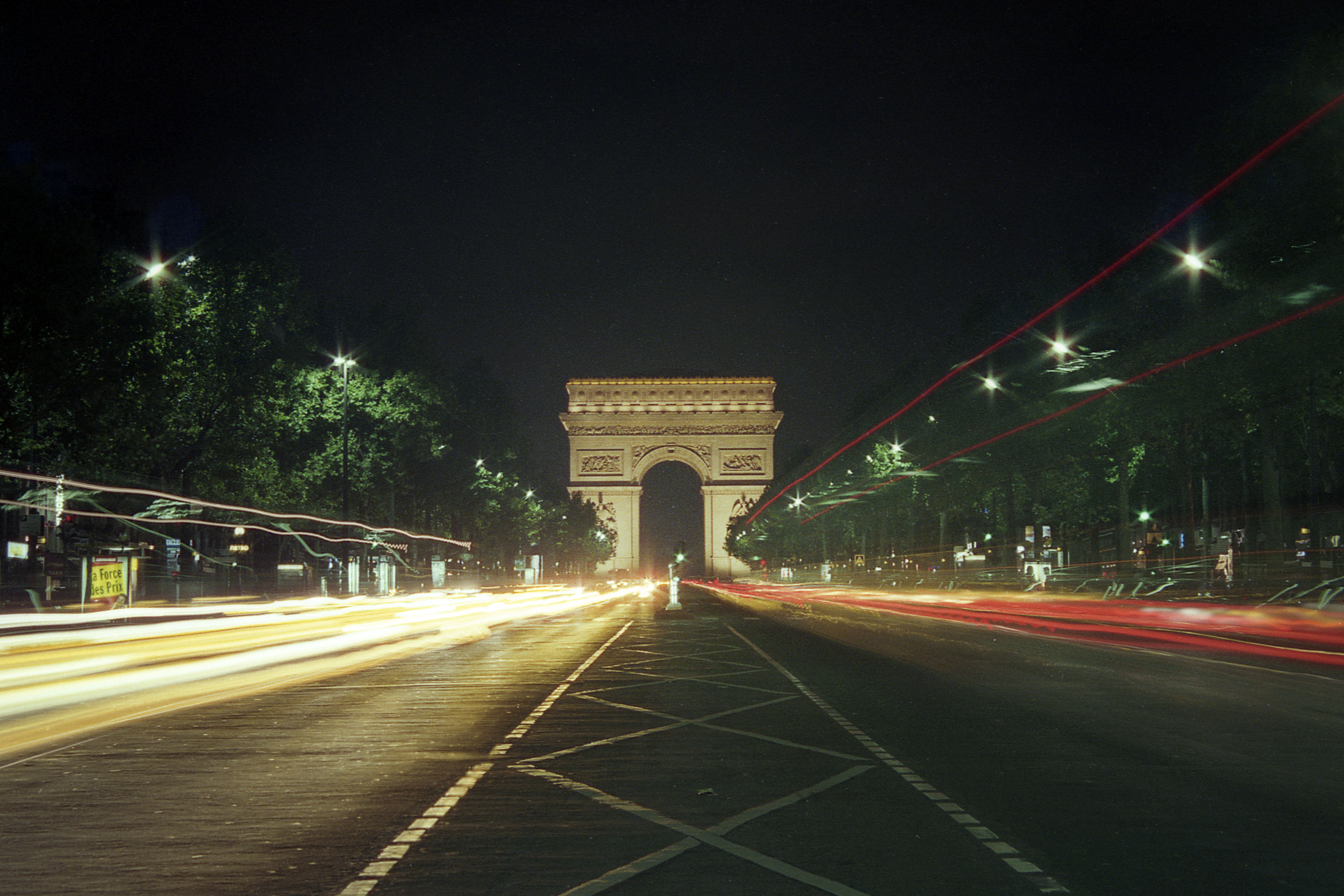 Parigi, notturno, agosto 1990.