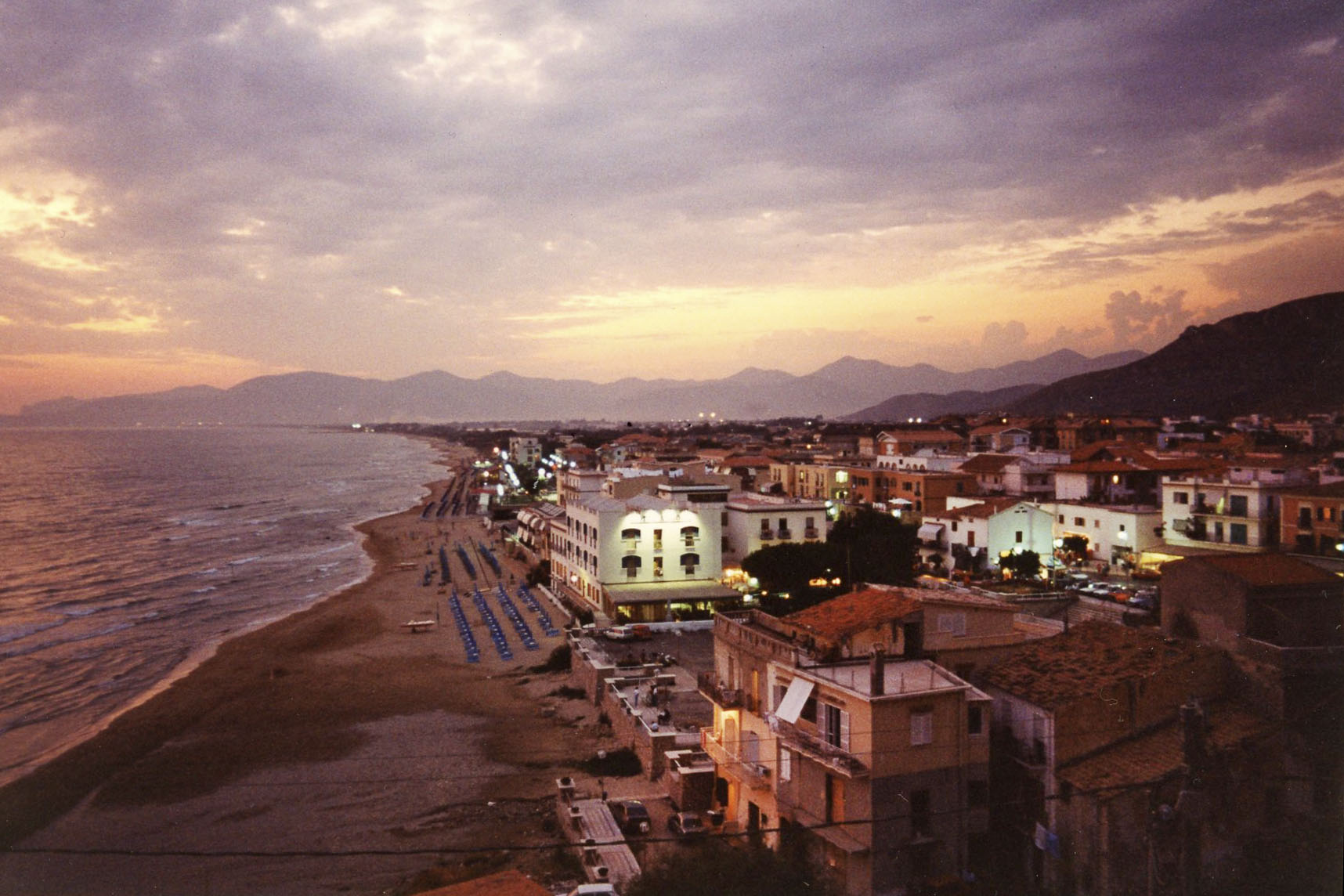 Paesaggio di Sperlonga, agosto 1991.